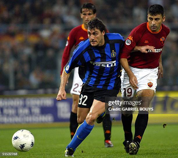Inter Milan forward Christian Vieri fights for the ball with AS Roma defenders Argentinian Walter Samuel and Christian Panucci during the Italian...