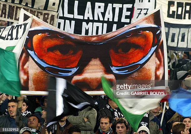 Turin fans hold a banner of Juventus midfielder Dutch Edgar Davids before the Italian first league match AS Roma-Juventus Turin 01 December 2002 at...