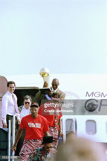 The Chicago Bulls' returned to the city as NBA Champions 6/13 greeted by an enthusiastic crowd. Bulls' Horace Grant and Scottie Pippen lead the way...