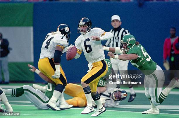 East Rutherford, N.J.:Pittsburgh Steelers QB, Bubby Brister manages to get the pass off as he is under heavy pressure from Jeff Lageman in 1st...