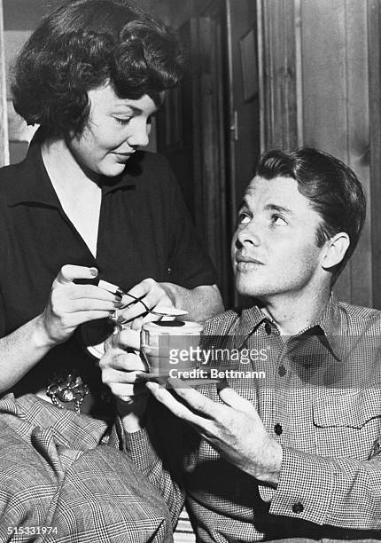 War hero Audie Murphy and his actress wife, Wanda Hendrix, intend to try again to make their marriage work. Here, the couple, relaxing over morning...