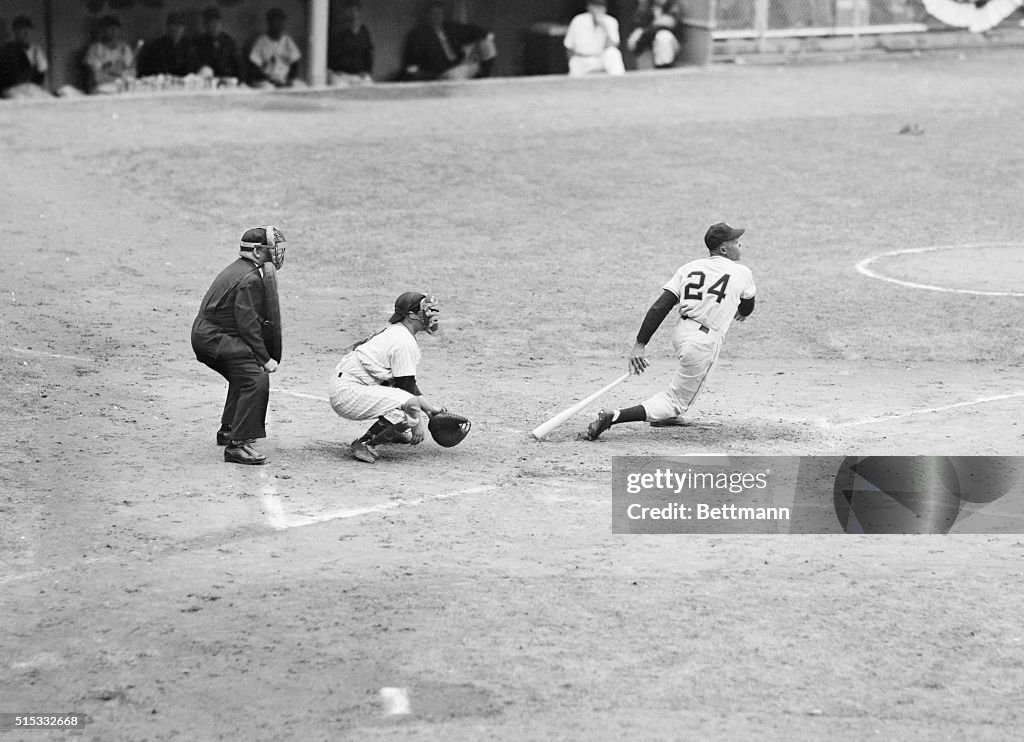 Base Action with Willie Mays