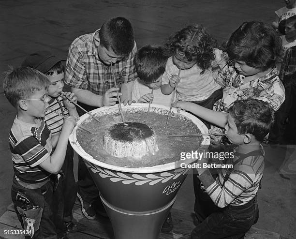 New York,NY-ORIGINAL CAPTION READS: Since the first day of summer vacation and the 100th anniversary of the invention of ice cream fall on the same...