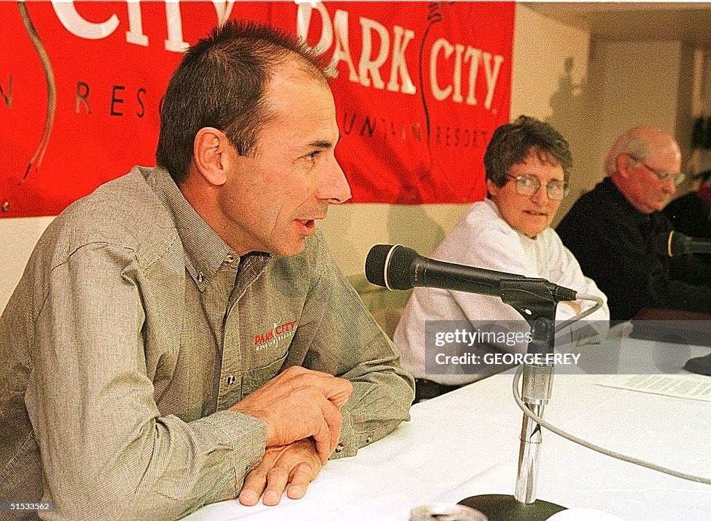 Vern Greco(L), president and general manager of Pa
