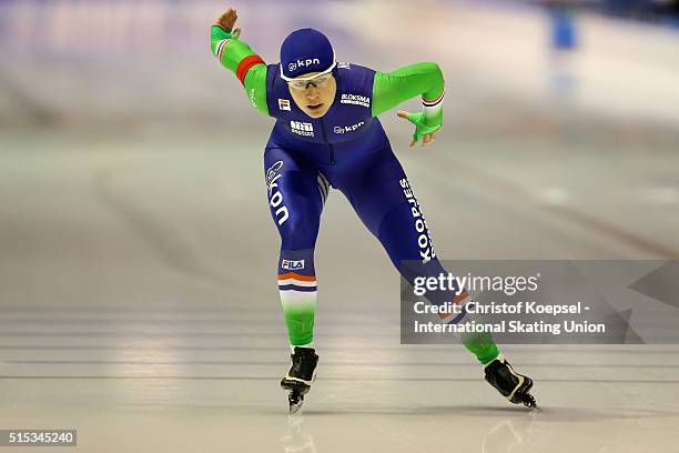Diane Valkenburg of Netherlands skates during the 1500m ladies Divison A race during day 2 of ISU Speed Skating World Cup Final at Thialf Ice Arena...