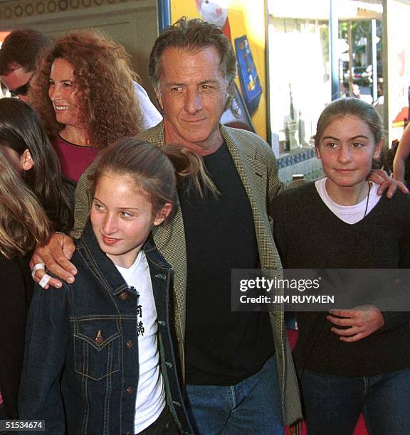 Actor Dustin Hoffman arrives 05 December, 1999 with his two daughters at the Los Angeles premiere of the comedy adventure motion picture "Stuart...