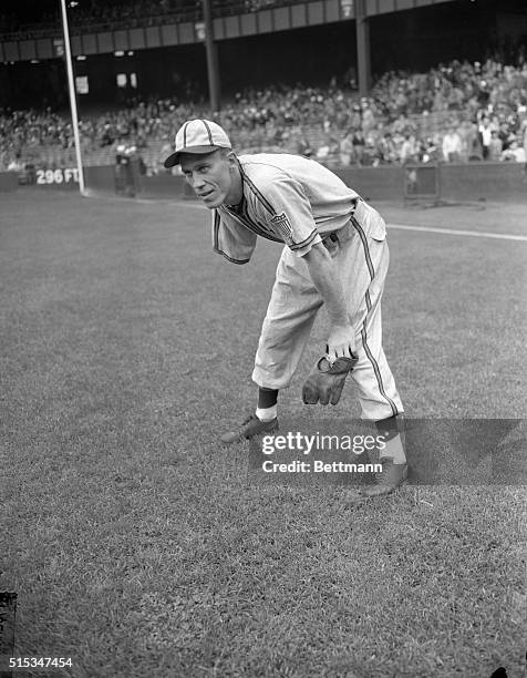 Pete Gray, once-armed left fielder for the St. Louis Browns, gets set to catch ball during practice session before the game with New York Yankees at...