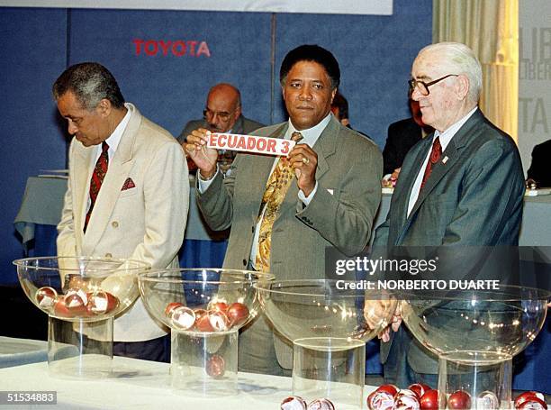 Soccer coach Francisco Maturana shows a lottery pick 11 December 1999, during the lottery for the Copa Libertadores Championship in Asuncion....