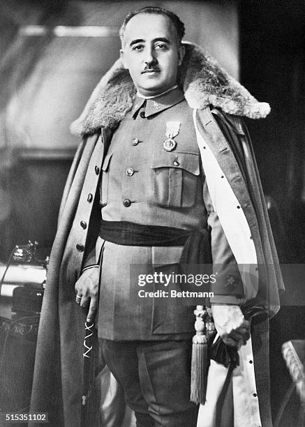 Standing portrait of Spanish general and dictator Francisco Franco in uniform.