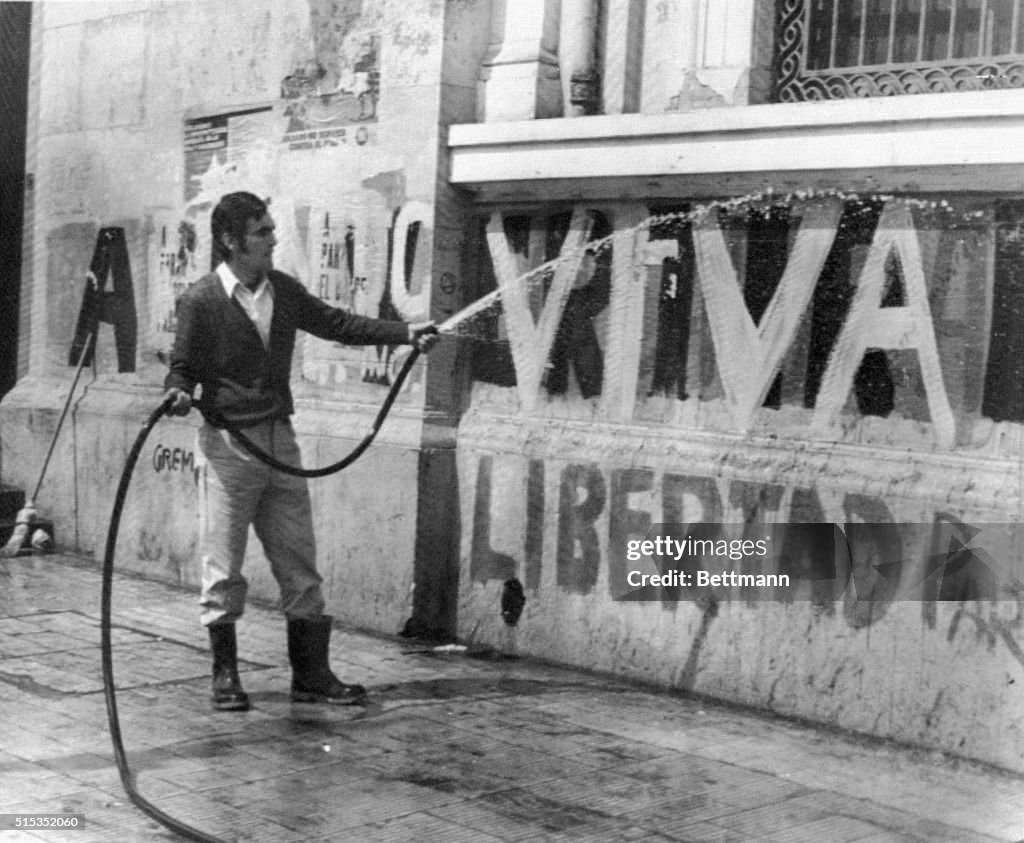 Student Hoses Down Viva Libertad Sign