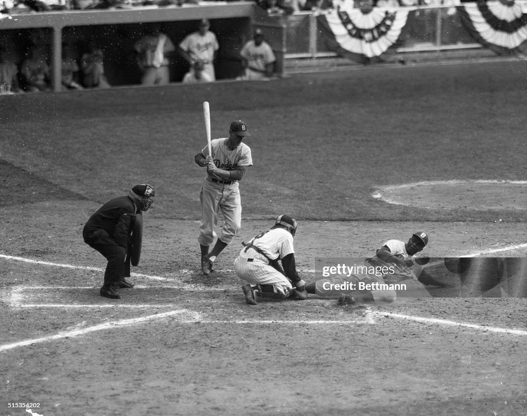 Jackie Robinson Steals Home