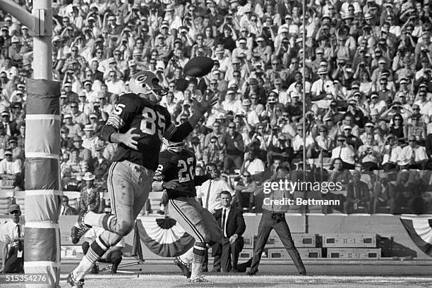 Green Bay Packers, Max McGee, snags the star pass in the end zone to win the Super Bowl against the Kansas City Chiefs.