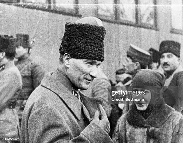 Turkey- Phots show Hallide Hannum, the "Joan of Arc" of Turkey, in earnest conversation with Mustapha Kemal Pasha, leader of the Turkish forces and...