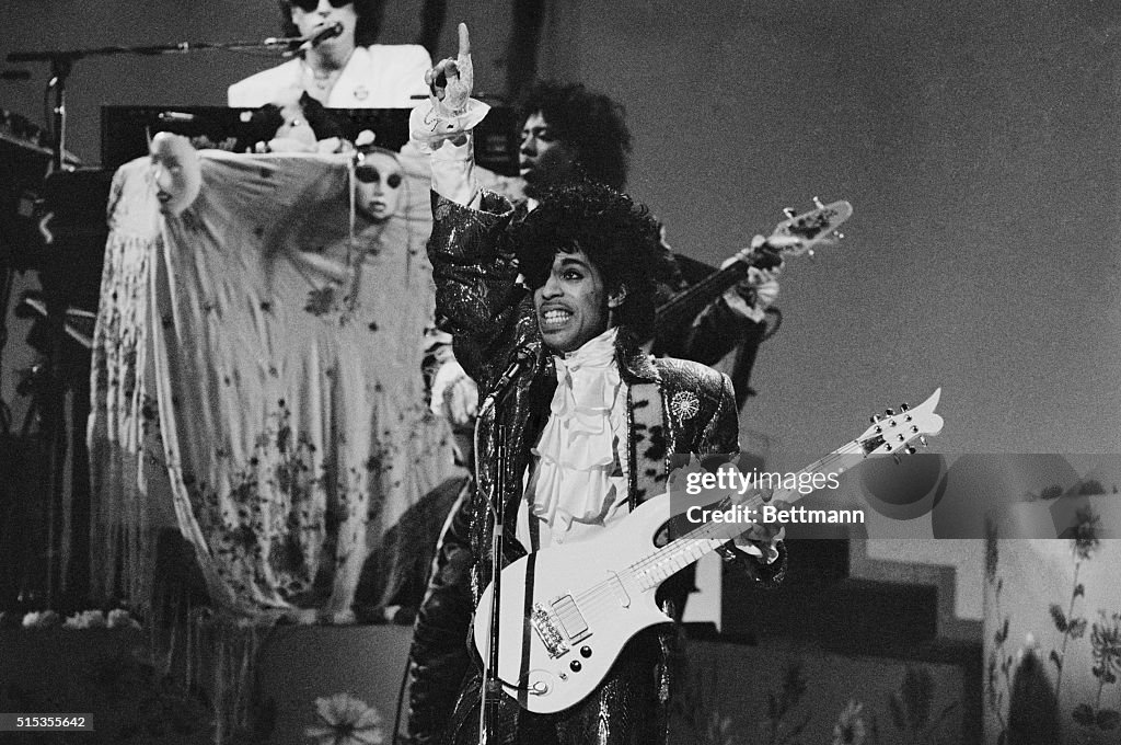 Prince Performing at American Music Awards