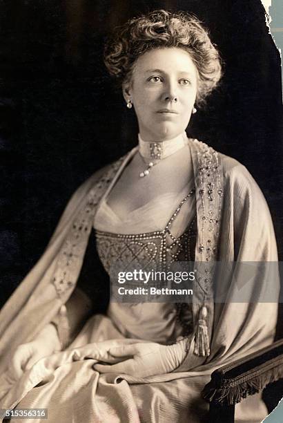 Mrs. William Howard Taft in evening gown.