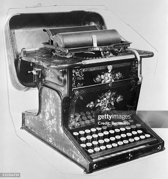 237 1900 Typewriter Stock Photos, High-Res Pictures, and Images - Getty ...