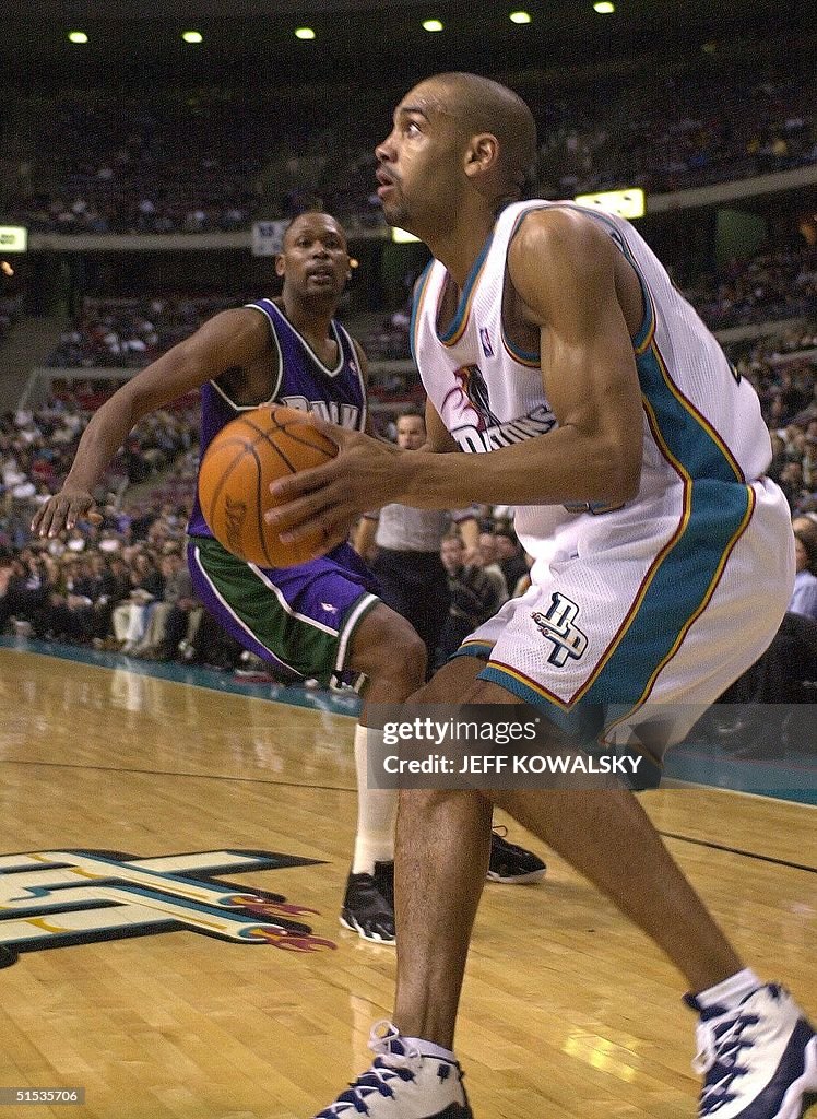 Detroit Pistons' Grant Hill shoots in front of Mil