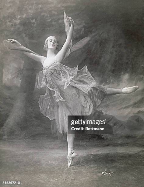 Pavlova in Swan Lake ballet.