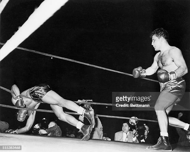 Robert Satterfield, Illinois' No.1 light heavyweight, is literally on the ropes after taking a KO right from Jake Lamotta, New York slugger. End came...
