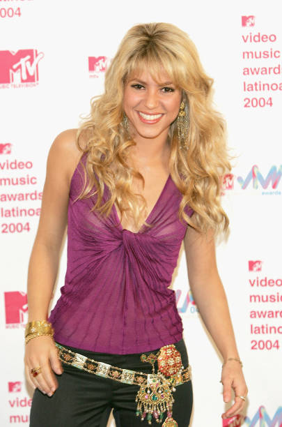 Singer Shakira poses backstage in the press room at the 2004 MTV Video Music Awards Latin America at the Jackie Gleason Theater on October 21, 2004...
