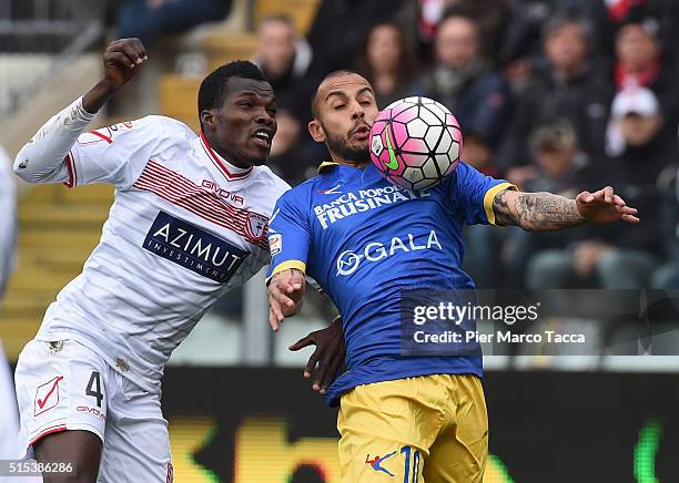 Isaac Cofie of Carpi FC competes for the ball with Danilo Soddimo of Frosinone calcio during the Serie A match between Carpi FC and Frosinone Calcio...