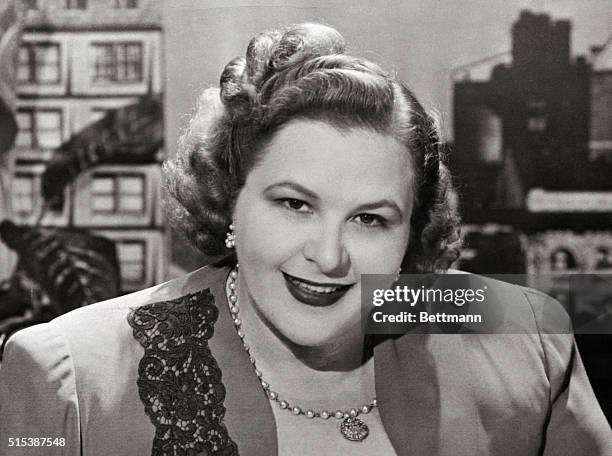 CLOSE-UP SHOT OF SINGER KATE SMITH. HEAD-LENGTH PORTRAIT. UNDATED PHOTOGRAPH.