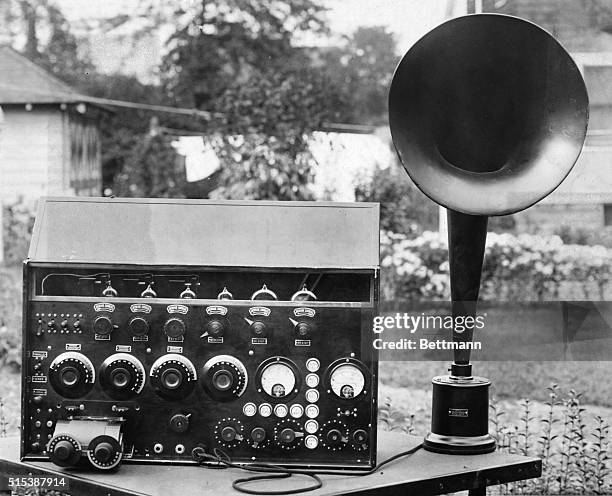 Old time crystal-set loudspeaker and radio set.