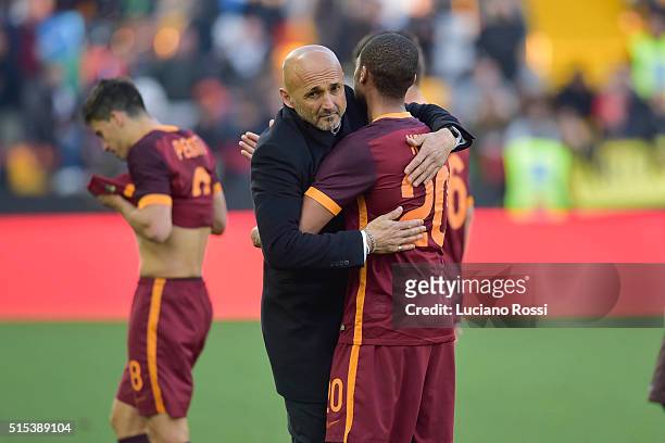 Luciano Spalletti and Seydou Keita of AS Roma after the Serie A match between Udinese Calcio and AS Roma at Stadio Friuli on March 13, 2016 in Udine,...