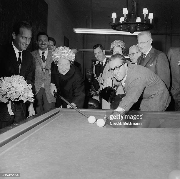 Visits Seaman's club. New York: Crown Princess Beatrix of the Netherlands, here on a round-the-world trip, shoots pool with SS Nieuw Amsterdam seaman...