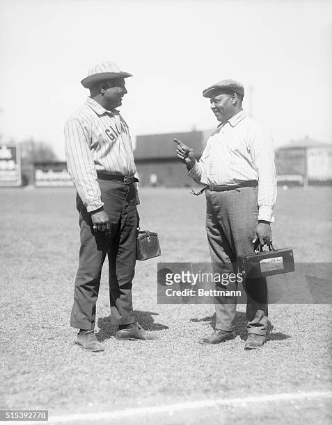 San Antonio: Chicago White Sox, at San Antonio, Texas. Ed Mackall, Giants' trainer and William Buckner, White Sox trainer are shown.