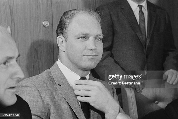 Black Hawks' Bobby Hull adjusts his tie at a news conference 11/13 after saying that he is ready to go back to work. Hull, who set a National Hockey...