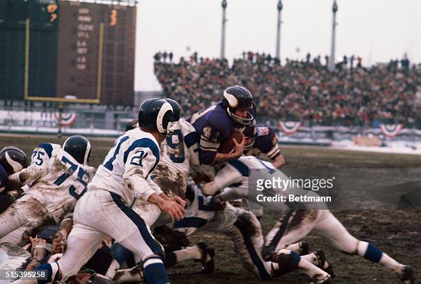Minneapolis: The following action in the third quarter of the NFL playoff here between the Minnesota Vikings and the Los Angeles Rams. Vikings' Dave...