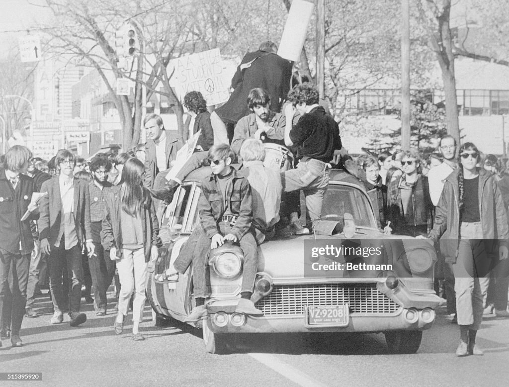 Students Protesting War