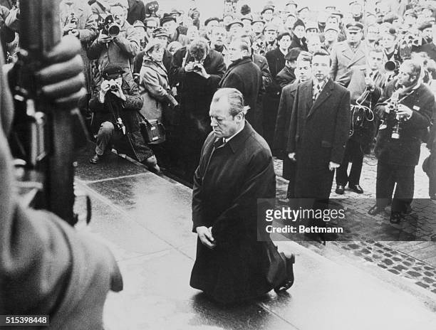 West German Chancellor Willy Brandt paying tribute to the Jewish insurgents killed by the Nazis during uprising in the Jewish ghetto in Warsaw in...