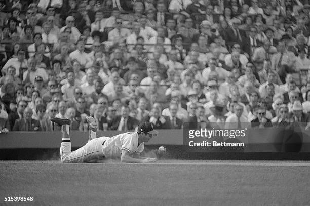 Oriole's third baseman Brooks Robinson makes a diving catch on Red's Johnny Bench's line drive in the 5th inning of the 3rd World Series game here....
