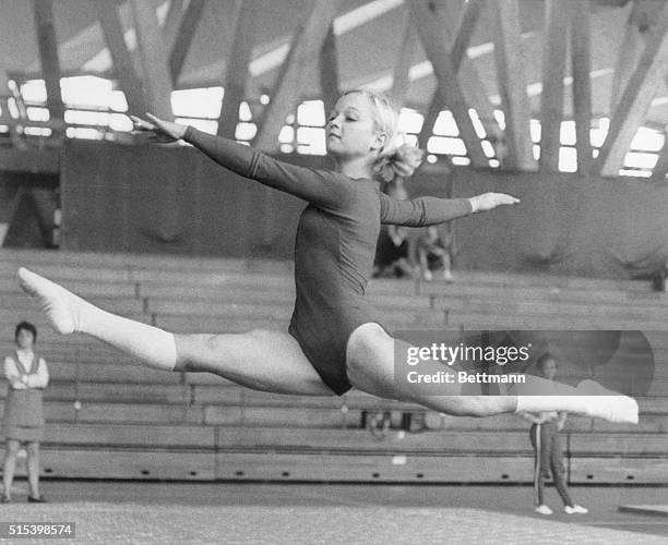 London: Cathy Rigby of Long Beach, Calif., performs a scissors split during a practice session prior to the opening of the Great Britain vs. United...