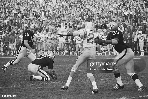 Oakland, California: For the 5th time this season, George Blanda was the Oakland hero, this time booting the game-winning 16-yd field goal with 7...