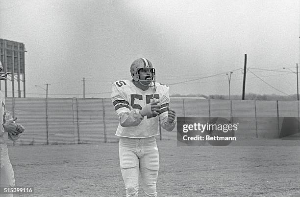 Dallas: Dallas Cowboys tight end Mike Ditka chews bubble gum and blows a bubble inside his face guard during practice session. The Cowboys are...