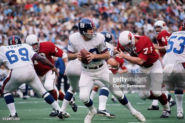 New York Giants' quarterback Fran Tarkenton in action during the first quarter of a game against the St. Louis Cardinals.