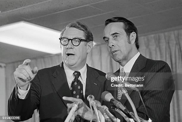 Washington: Clark MacGregor, left, chairman of the Committee to Re-Elect the President, and Sen. Robert Sole, chairman of the Republican National...