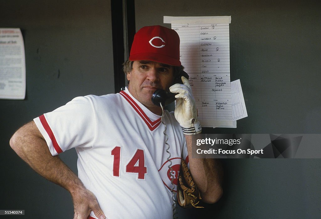 Red Roses Manager Manager Pete Rose of the Cincinnati Reds makes a call to the bullpen ...