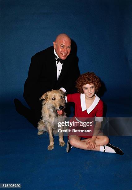 New York: Annie is played by Andrea McArdle of Philadelphia. Reid Shelton plays Oliver Warbucks. Sandy was discovered at the Humane Society in...