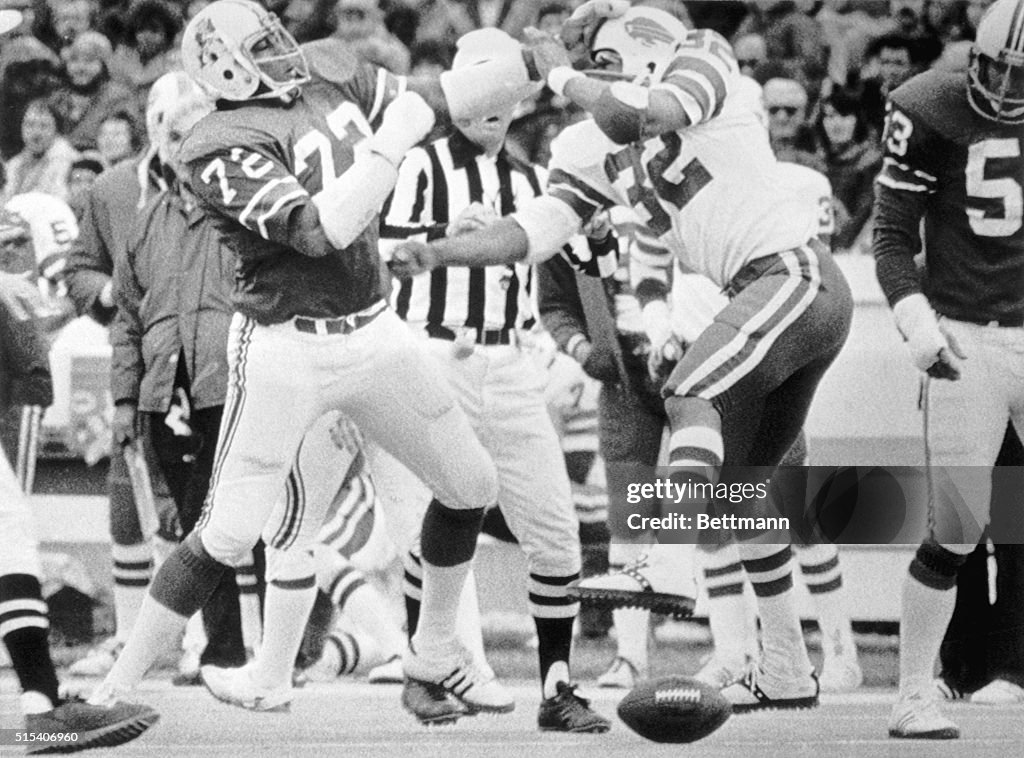 O.J. Simpson Fights with a New England Patriot on the Field