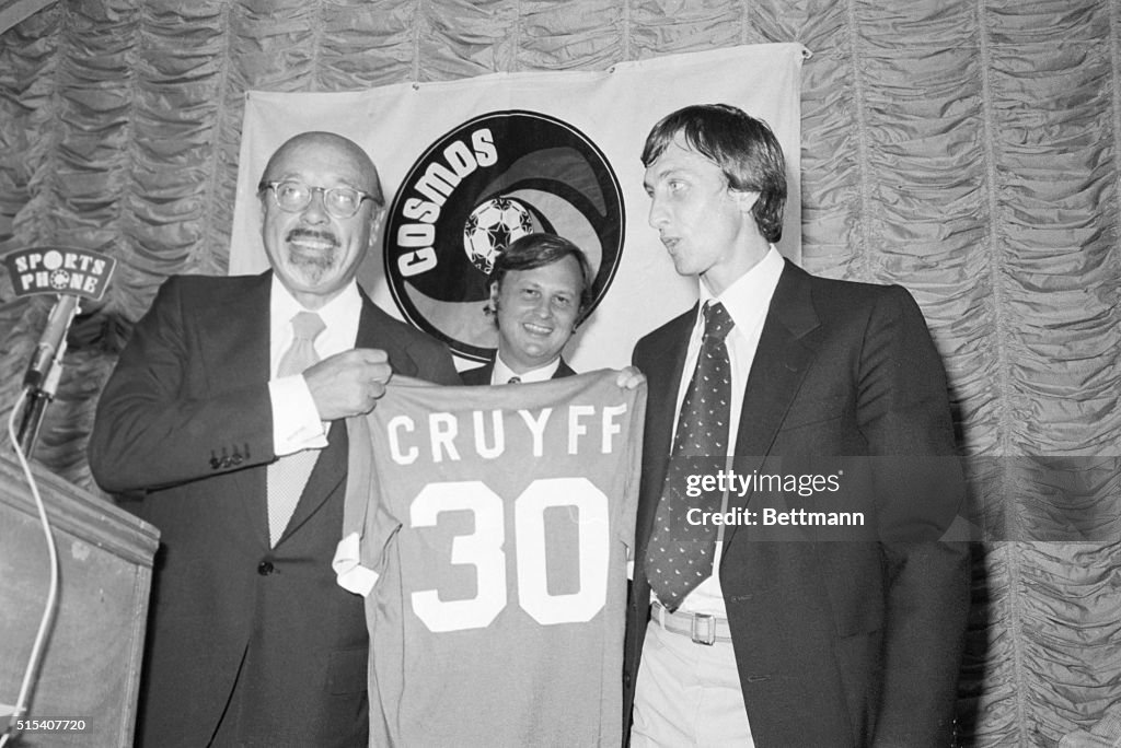 Ahmet Ertegun with Johan Cruyff