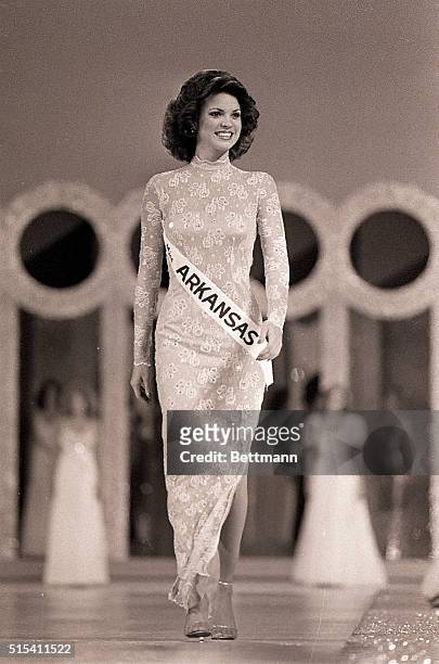 Atlantic City, New Jersey-: Miss Arkansas, Elizabeth Ward, shown during earlier Evening Gown competition, has been named "Miss America 1982" here...