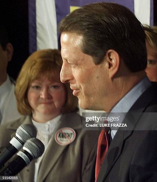 Judy Shepard, mother of slain gay college student Matthew Shepard, listens to US Democratic presidential hopeful and Vice President Al Gore speak to...