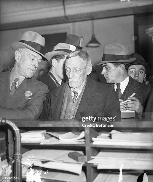 Child killer and cannibal Albert Fish is led into homicide court by detective William King, who captured Fish after a six year search.