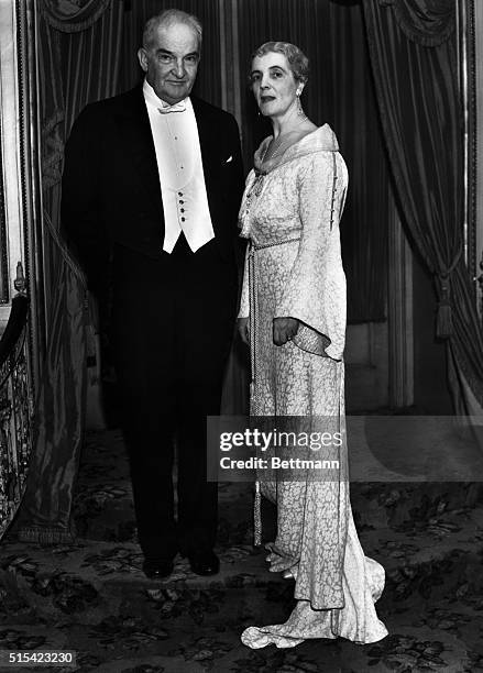 Dixie sons and daughter honor Robert E. Lee. New York. Mr. And rs. George Gordon Battle were prominent among the celebrants who marked the 128th...
