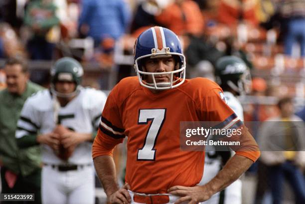 Denver Broncos' quarterback Graig Morton stands on the sidelines with both hands on his hips.