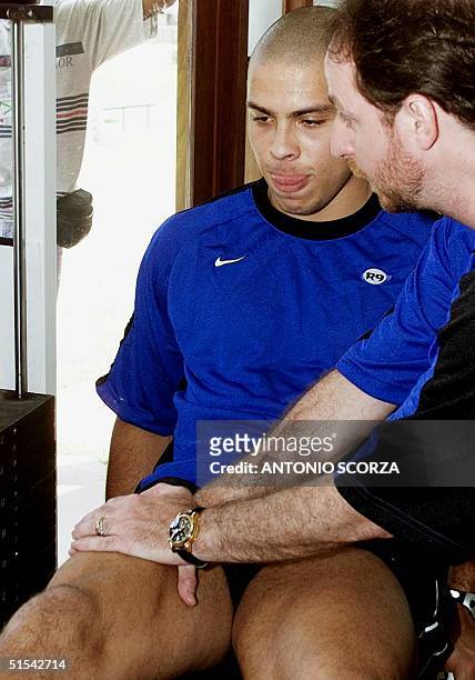 Ronaldo Nazario , star of the Italian Soccer team Internazionale, excercized his knee with the help of his physical therapist 21 February, 2000....